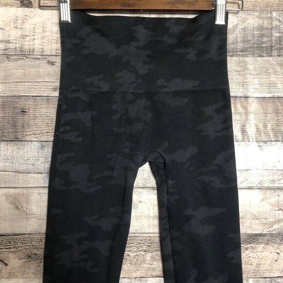 Spanx Look At Me Now Seamless Leggings Black And Grey Camo Size Small - Picture 4 of 8